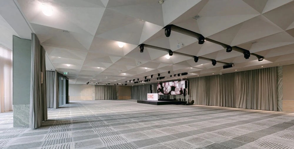 Zinc’s new sophisticated AV system design with dbTechnologies achieves even sound coverage throughout the venue while preserving its clean visual lines