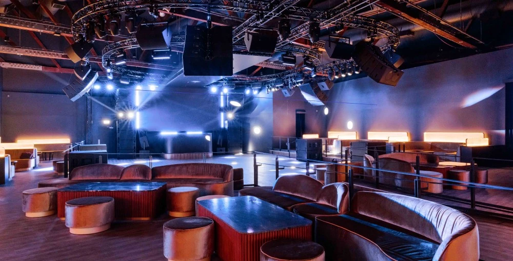 To create an immersive sound experience that would fully envelop the dancefloor at Level One, the audio team designed and deployed a six-stack configuration featuring 24 units of the Martin Audio WPL line array elements in six hangs, providing a true 360° soundscape