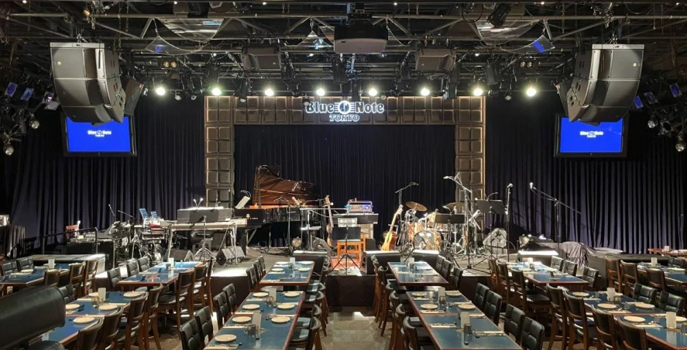 Blue Note Tokyo main L/R installation of two hangs of one L-Acoustics A15 Focus and two A15 Wide per side