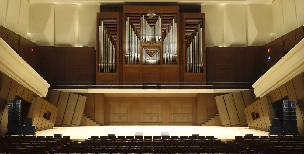 The Sumida Triphony Hall's ideal acoustics are enhanced by amplification of live audio by a main L/R system of six L-Acoustics Kara II completed by two SB18 subwoofers per side