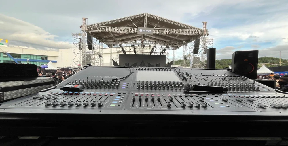 KG Movie meticulously planned and executed a grand, visually striking stage setup for Alan Walker's performance extravaganza in Shillong, complete with the world-class audio-visual technologies