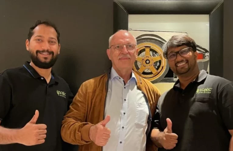 Arnold Coelho (L) and Rajesh Khade (R) of Sonic Evolution with Silvio Cibien (C) of ELC Lighting