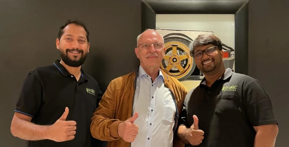 Arnold Coelho (L) and Rajesh Khade (R) of Sonic Evolution with Silvio Cibien (C) of ELC Lighting